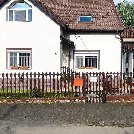 Sleeps 18 - Lakeview - House - 펜션 *
